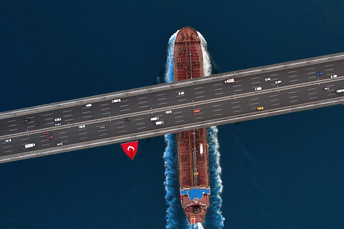 Boğaziçi Köprüsü ve tanker